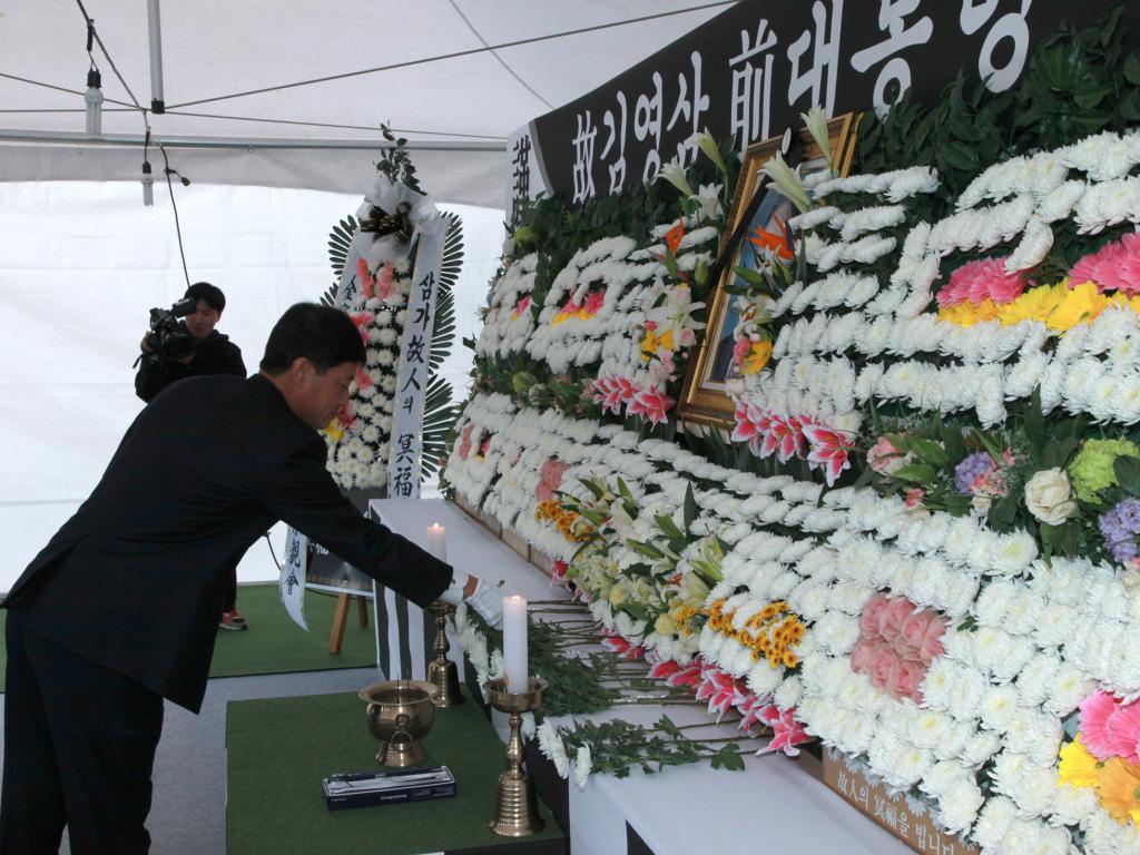 고 김영삼 대통령 헌화 분향