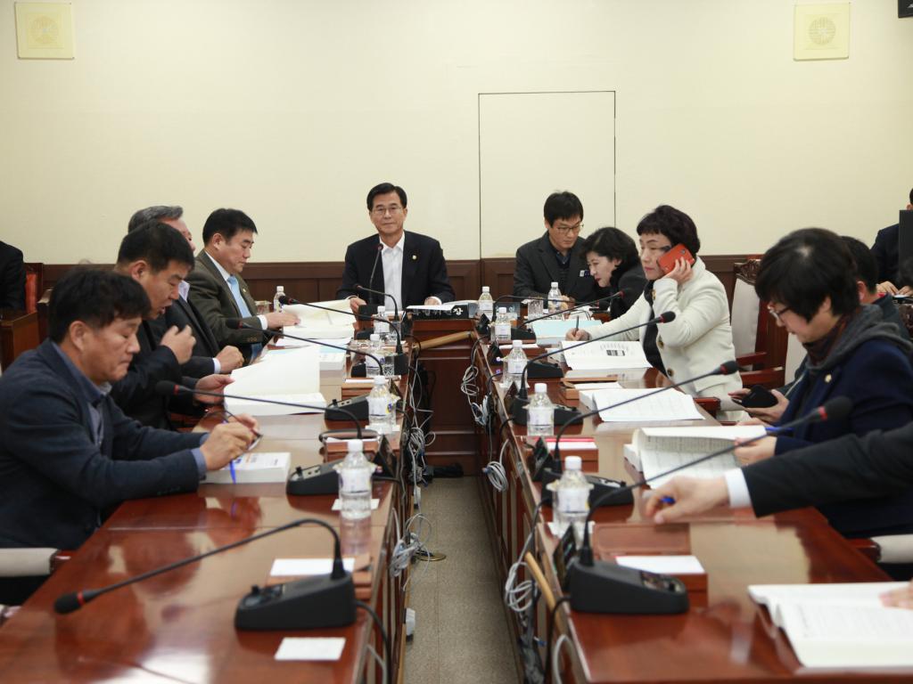 제215회 임시회 군정업부 청취보고