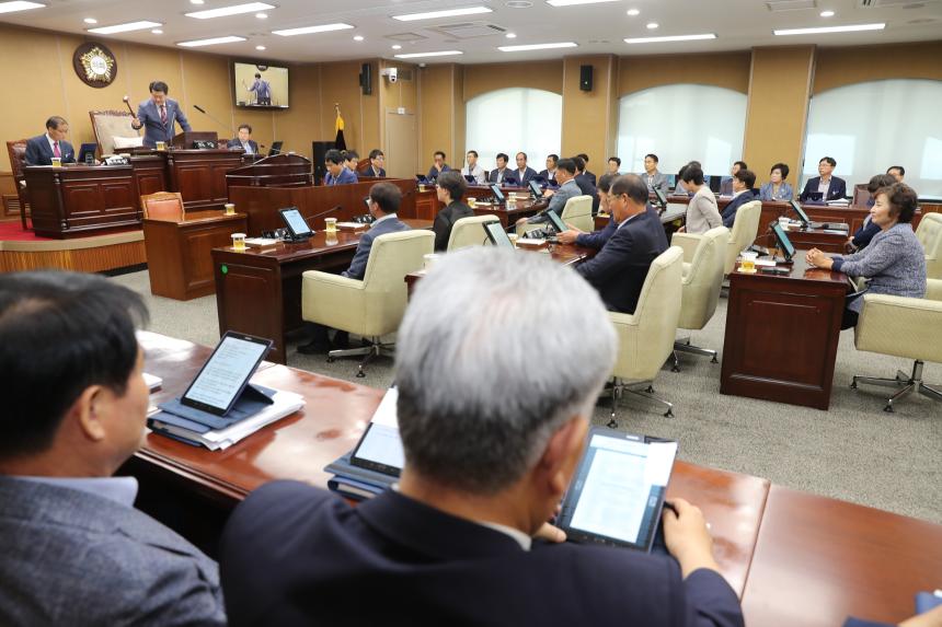제242회 거창군의회 임시회 제2차 본회의