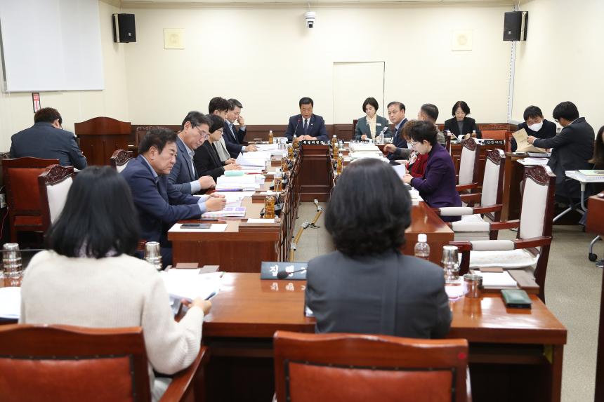 제296회 거창군의회 임시회 제2차 군정주요업무계획 보고 등 청취특별위원회